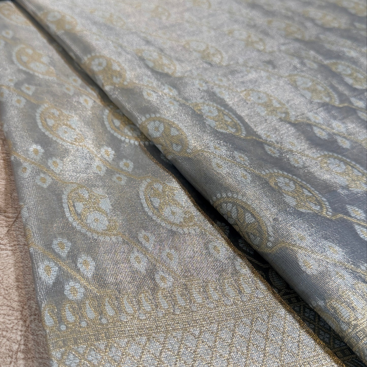 Tissue Patola